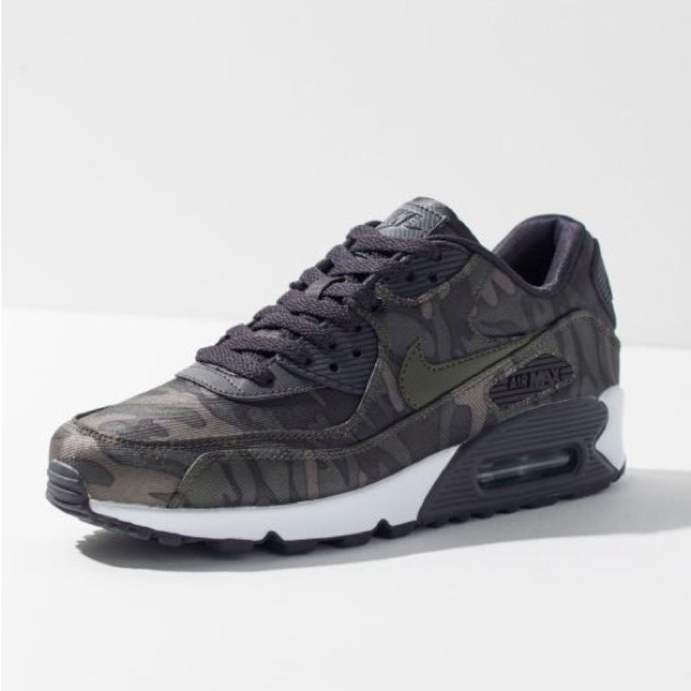 Womens Nike Air Max 90 camo - barely worn!